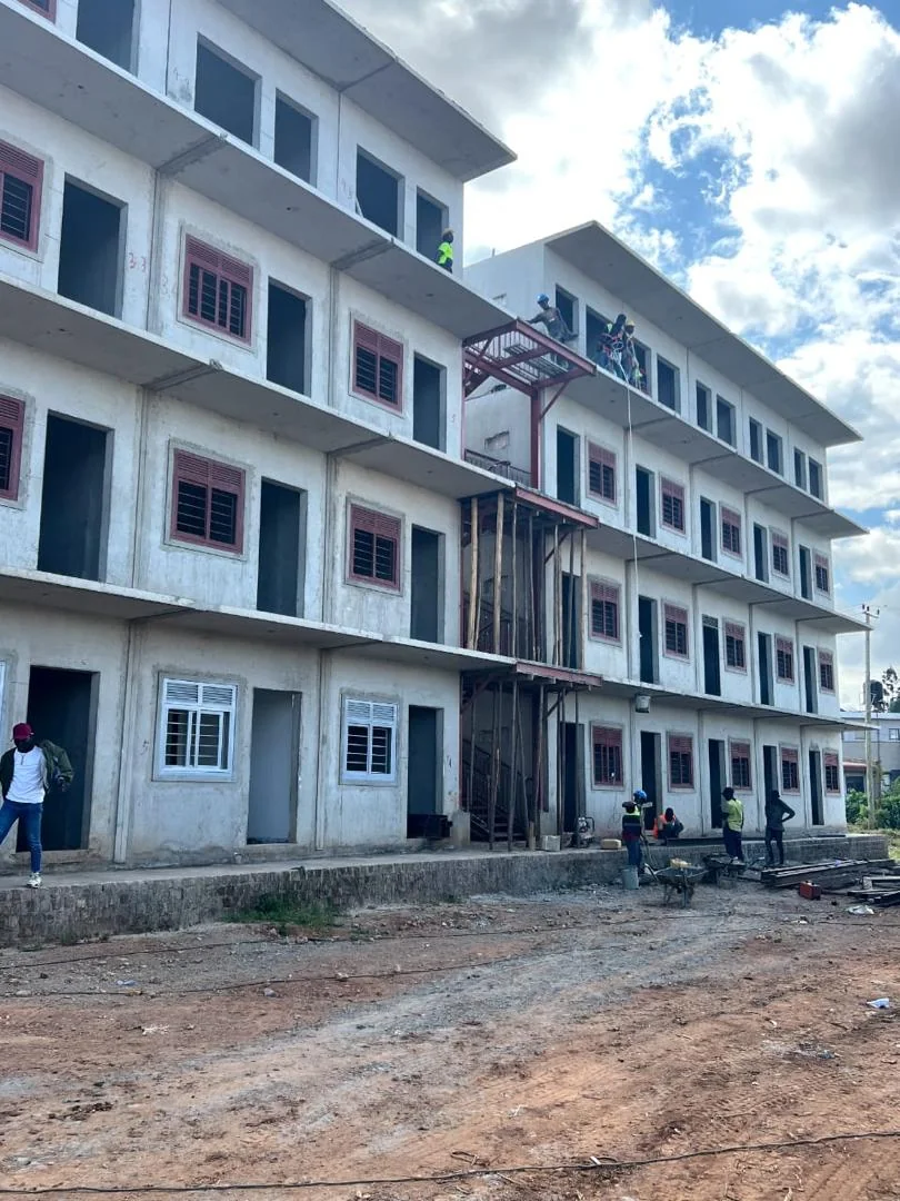Multi-storey precast concrete housing building